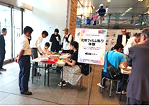 化粧フィルム貼り体験【富山県インテリア事業協同組合技能士会】